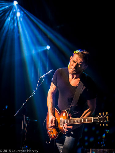 Ben Poole on guitar & vocals