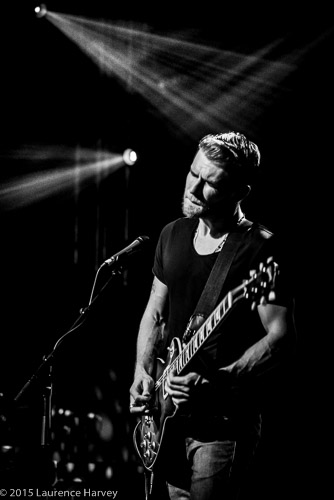 Ben Poole on guitar & vocals