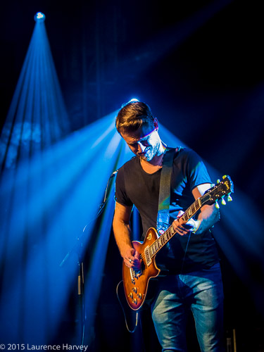Ben Poole on guitar & vocals