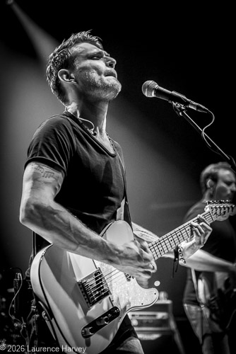 Ben Poole on guitar & vocals