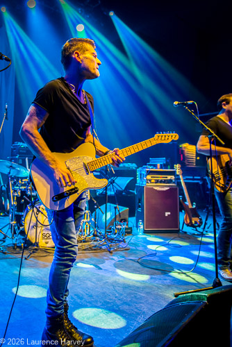 Ben Poole on guitar & vocals