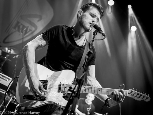 Ben Poole on guitar & vocals