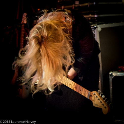 Chantel McGregor on guitar & vocals