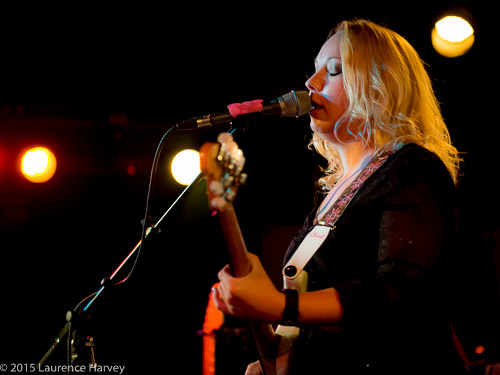 Chantel McGregor on guitar & vocals