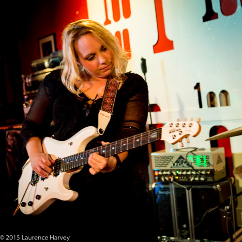 Chantel McGregor on guitar & vocals
