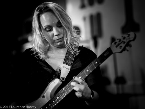 Chantel McGregor on guitar & vocals