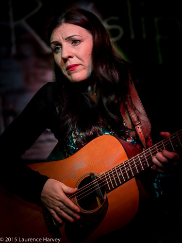 Dani Wilde on guitar & vocals