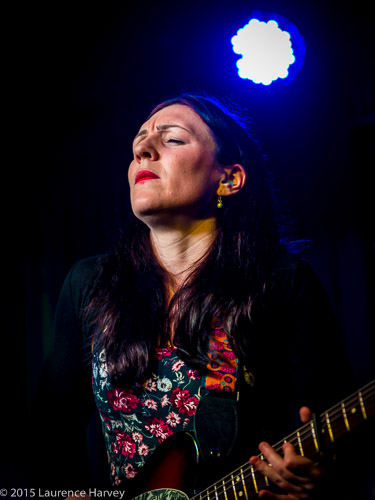 Dani Wilde on guitar & vocals
