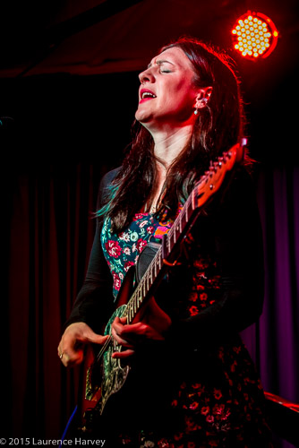 Dani Wilde on guitar & vocals