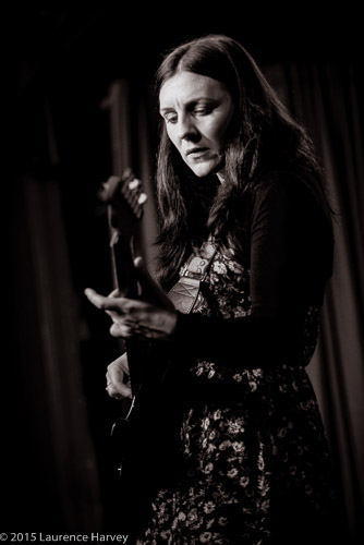 Dani Wilde on guitar & vocals