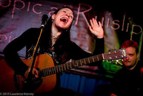 Dani Wilde on guitar & vocals