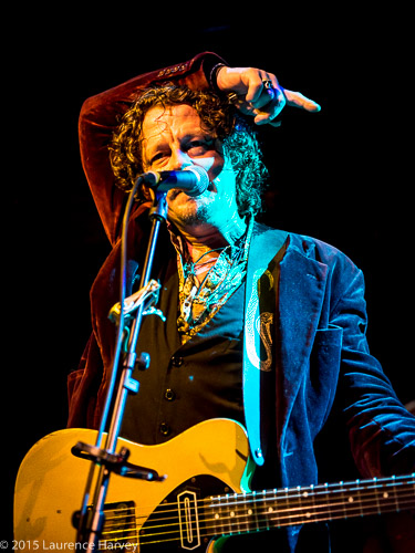 Ian Siegal on guitar & vocals