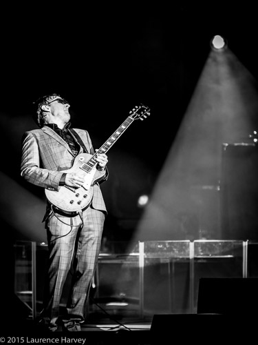 Joe Bonamassa on guitar & vocals