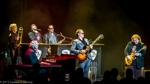 Joe Bonamassa with his band & guest Bernie Marsden (ex Whitesnake)