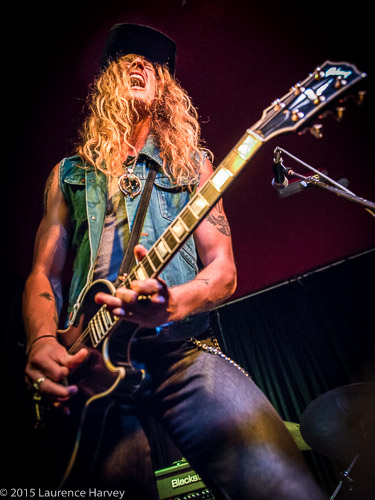 Jared James Nichols on vocals & guitar