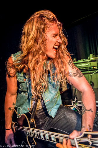 Jared James Nichols on vocals & guitar