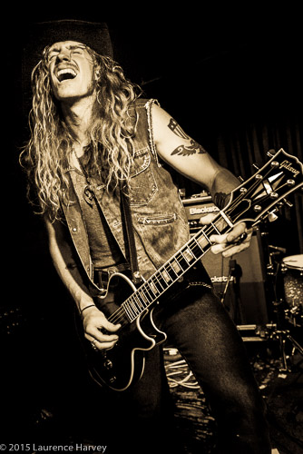 Jared James Nichols on vocals & guitar