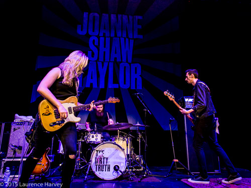 Joanne Shaw Taylor on guitar & vocals