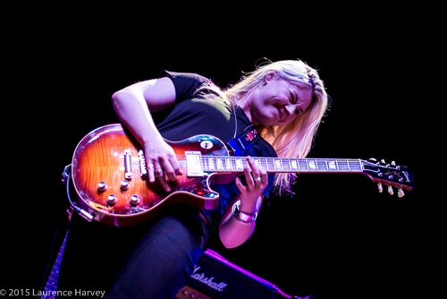 Joanne Shaw Taylor on guitar & vocals