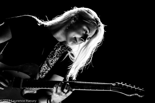 Joanne Shaw Taylor on guitar & vocals