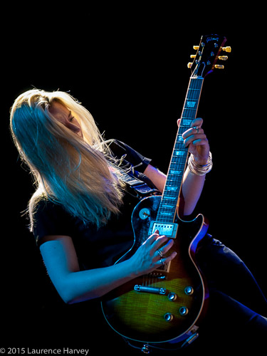Joanne Shaw Taylor on guitar & vocals