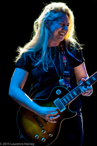 Joanne Shaw Taylor on guitar & vocals