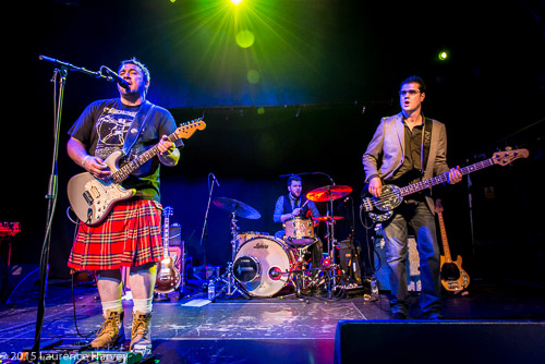 Alan Nimmo on guitar & vocals, Lindsay Coulson on bass & Wayne Proctor on drums
