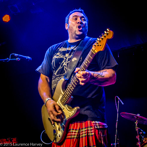 Alan Nimmo on guitar & vocals