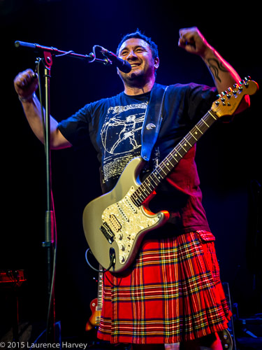 Alan Nimmo on guitar & vocals