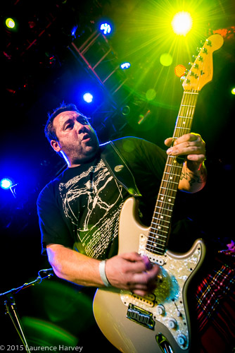 Alan Nimmo on guitar & vocals