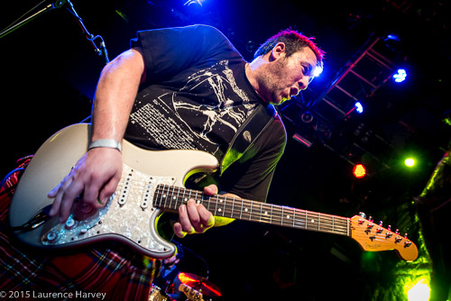 Alan Nimmo on guitar & vocals