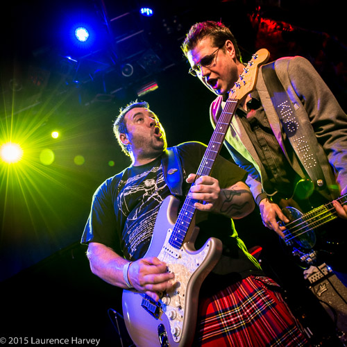 Alan Nimmo on guitar & vocals, Lindsay Coulson on bass. Published on Music-News.com online gig review