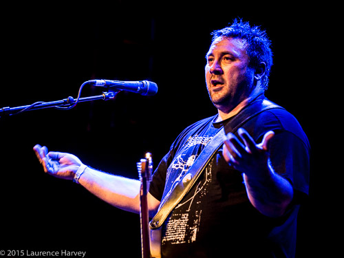 Alan Nimmo on guitar & vocals
