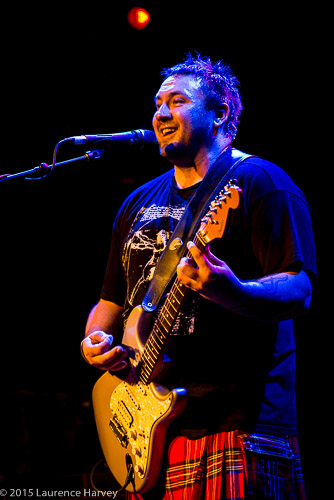 Alan Nimmo on guitar & vocals