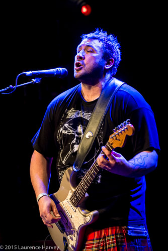 Alan Nimmo on guitar & vocals