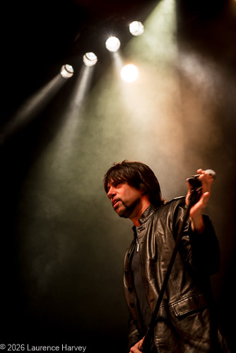 Noah Hunt on vocals