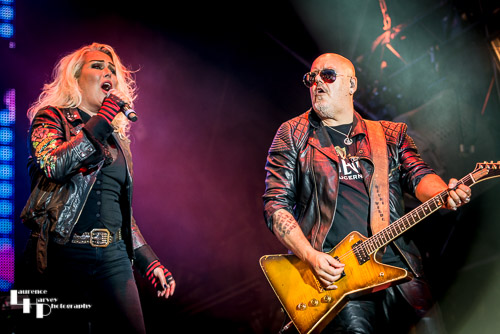 Kim Wilde and her guitarist
