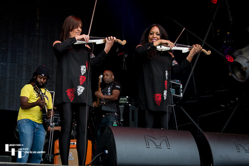 Soul II Soul violinists
