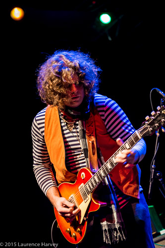 JD Simo on guitar & vocals