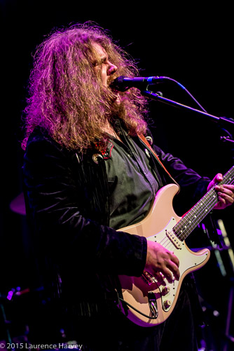 Tom Killner on guitar & vocals