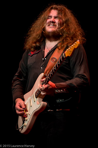 Tom Killner on guitar & vocals