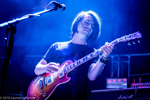 Ali Clinton on guitar & vocals