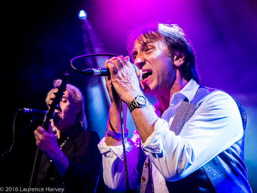 Keith Murrell on vocals