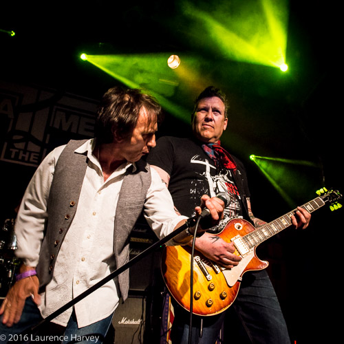 Keith Murrell on vocals & Laurie Mansworth on guitar