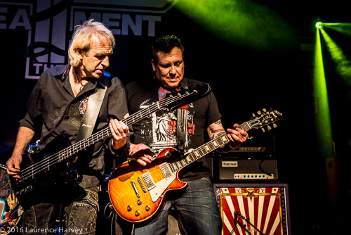 Rocky Newton on bass & Laurie Mansworth on guitar
