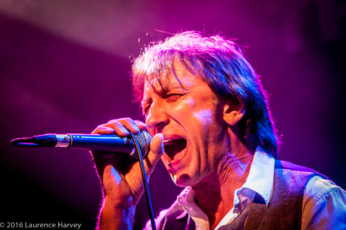 Keith Murrell on vocals