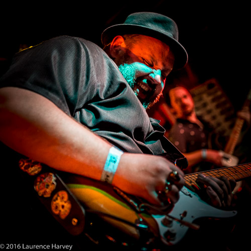 Big Boy Bloater on guitar & vocals