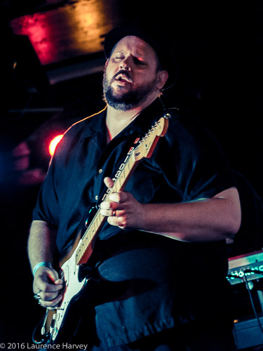 Big Boy Bloater on guitar & vocals