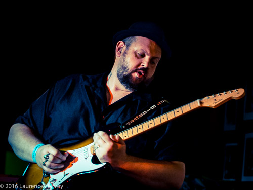 Big Boy Bloater on guitar & vocals