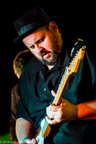 Big Boy Bloater on guitar & vocals